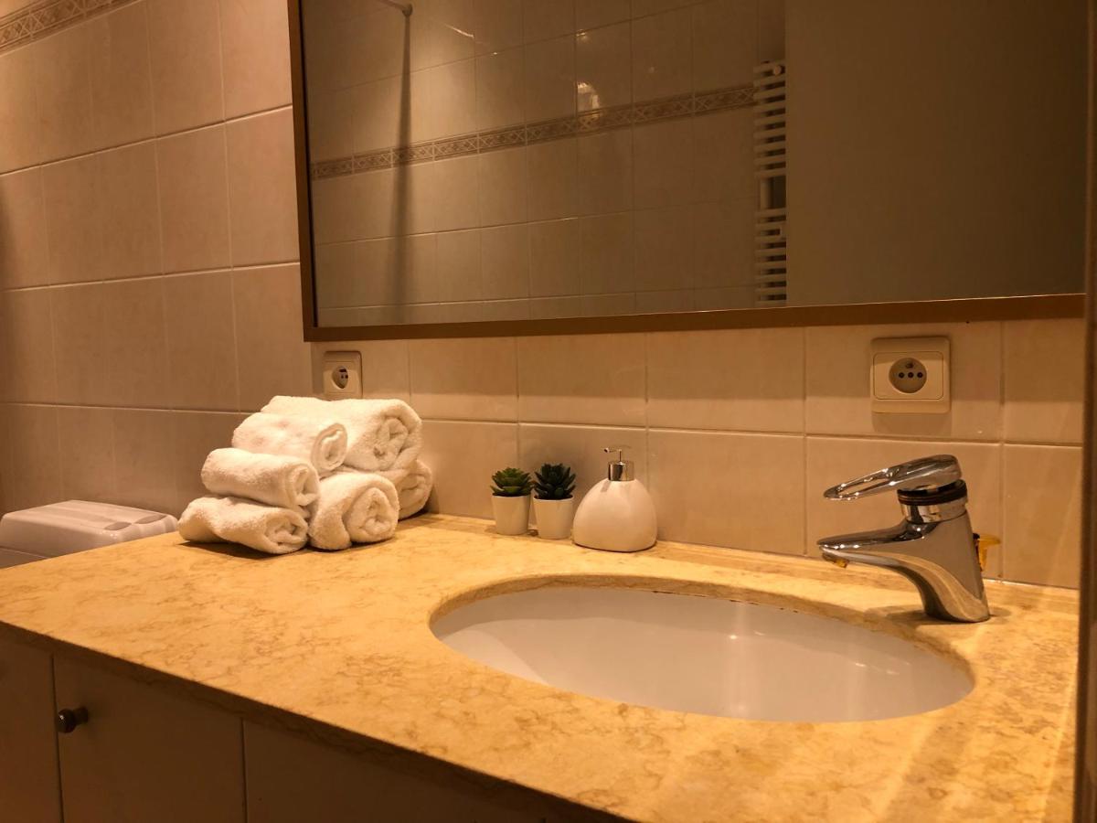 Lovely Two Bedroom Apartment With Free Parking Антверпен Экстерьер фото